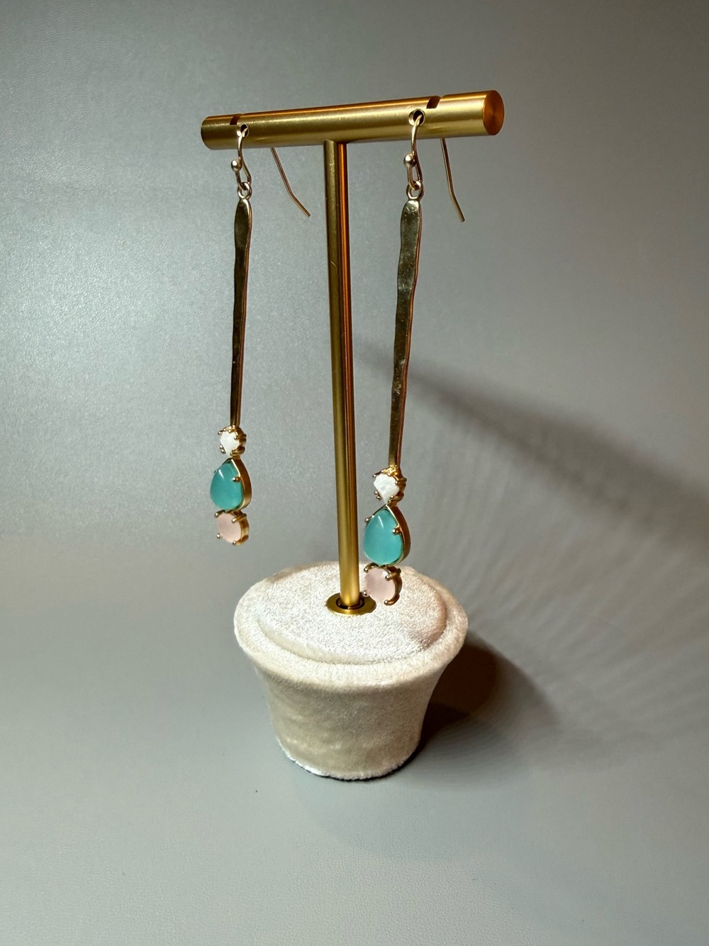 Long Gold Tone Drop Earrings Aqua Pink White Stones 🗽🖤